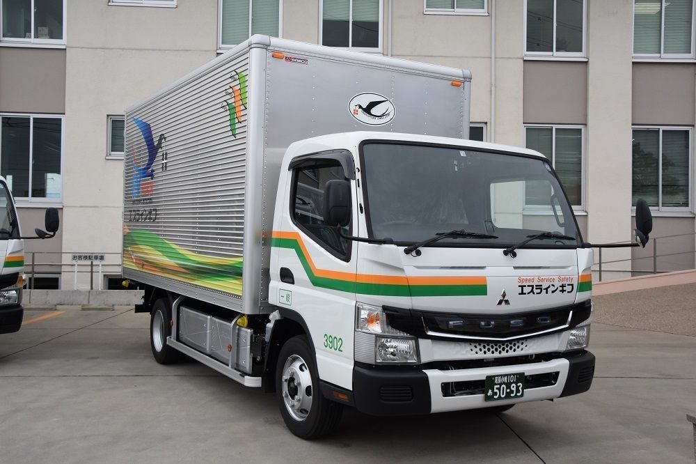 mitsubishi-fuso-delivers-all-electric-light-duty-truck-ecanter-to-s-line-group