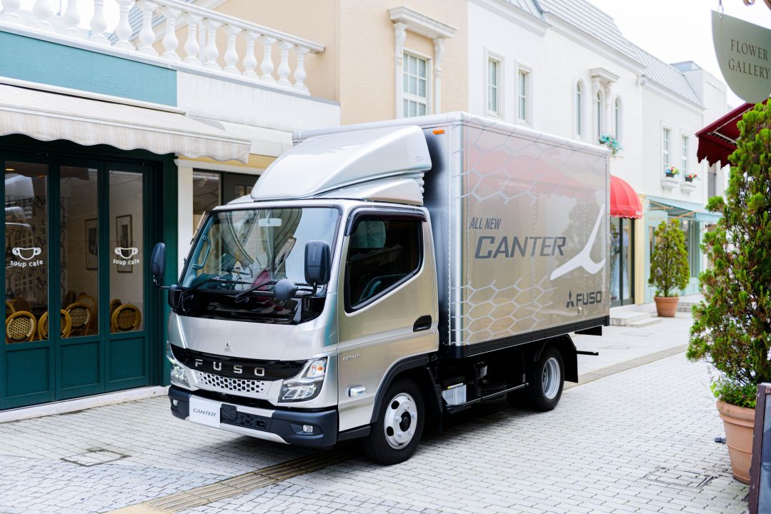 mitsubishi-fuso-premieres-the-new-light-duty-canter-truck-in-japan