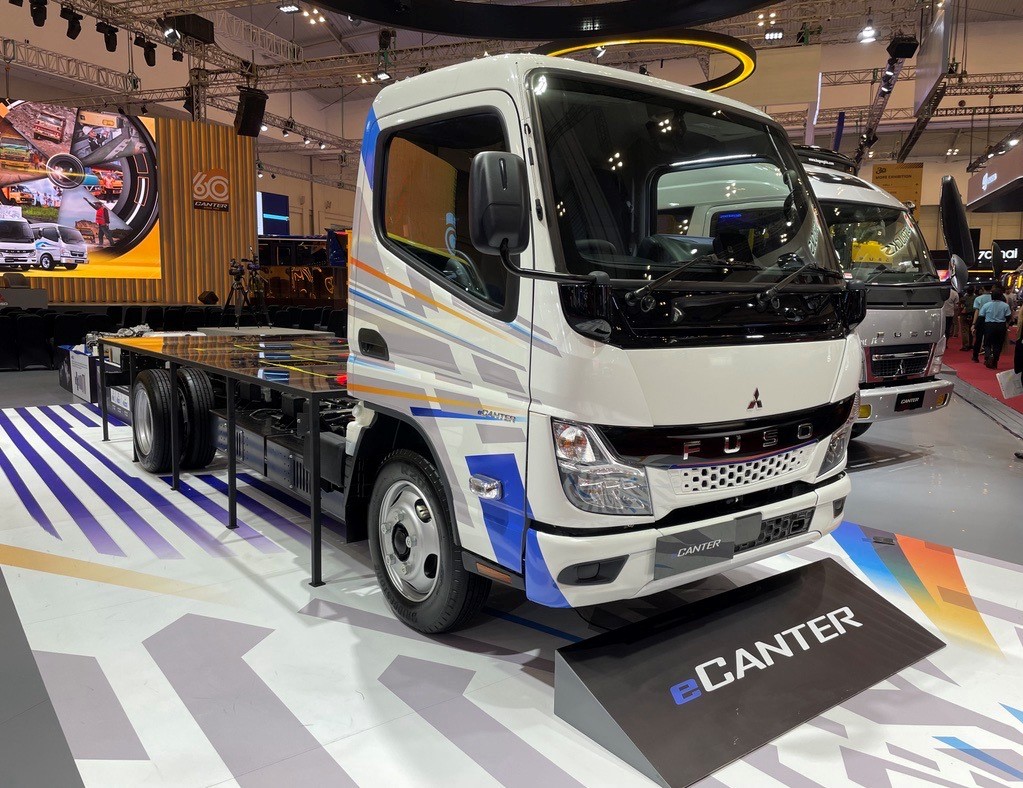 the-next-generation-ecanter-debuts-in-indonesia-the-fuso-brand-s-largest-overseas-market