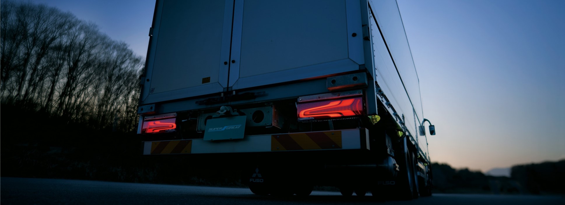 mitsubishi-fuso-launches-newly-designed-rear-combination-lamp-for-super-great