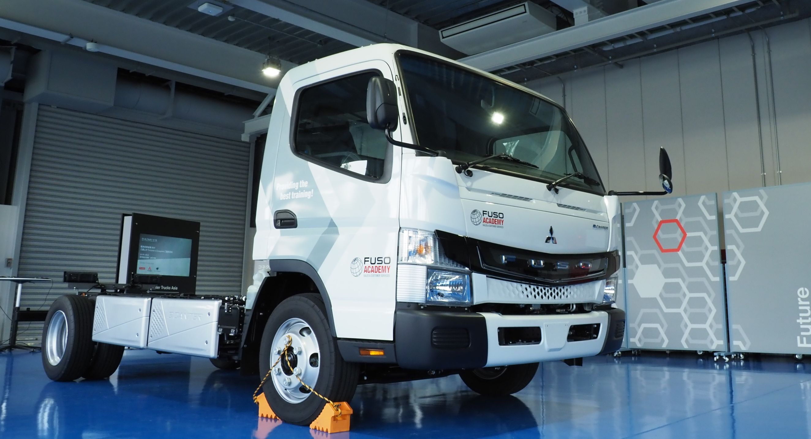 emobility-customer-experience-center-established-by-mitsubishi-fuso