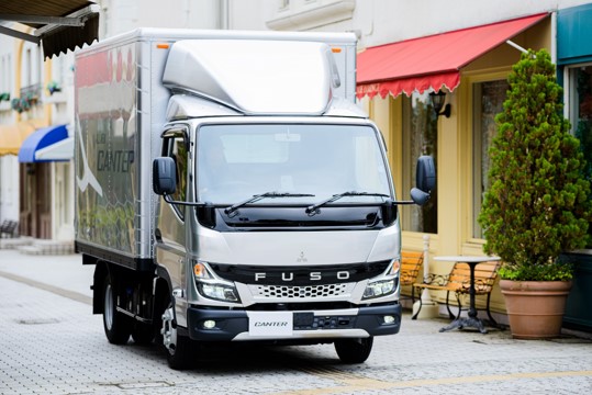 小型トラック「キャンター」が2021年度グッドデザイン賞を受賞