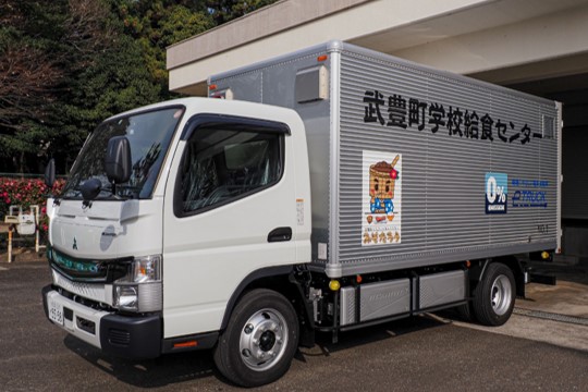愛知県武豊町に電気小型トラック「eCanter」を納車