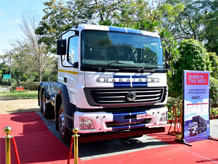 New axle load regulations: first upgraded BharatBenz models handed over to customers